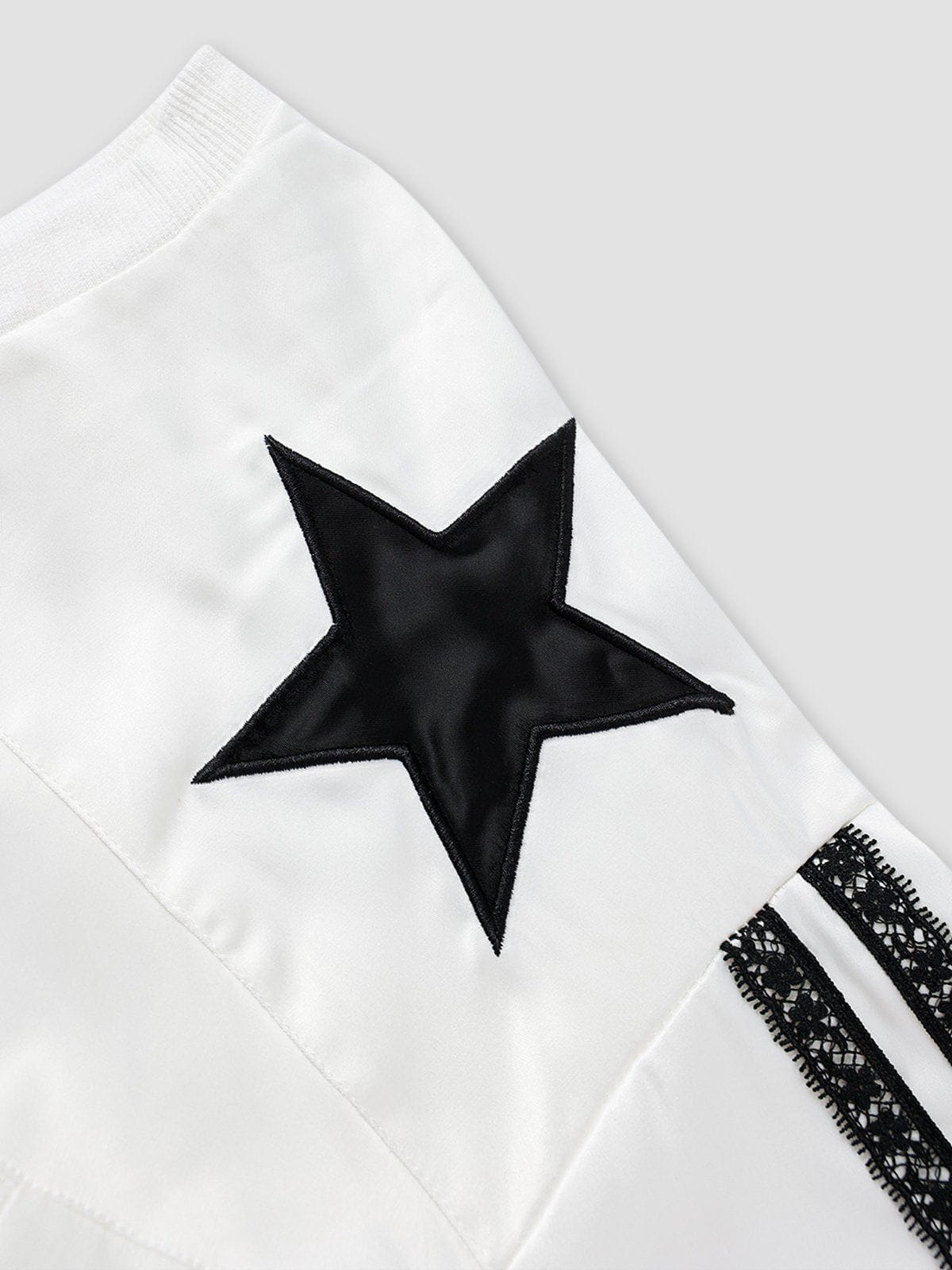 Aelfric Eden Off-The-Shoulder Sweatshirt - Image 8